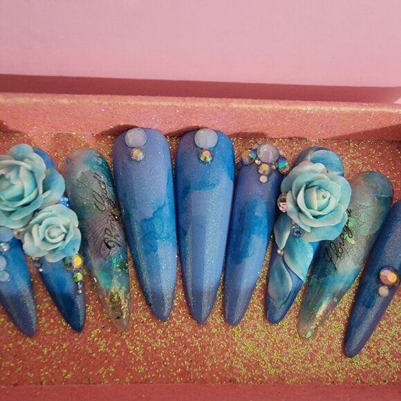 10 pcs Blue Rose Victorian Style Fingernails - Picture 6 of 9